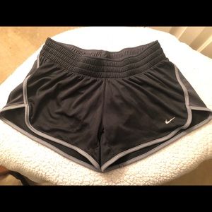 Nike Lg Women’s Black Shorts